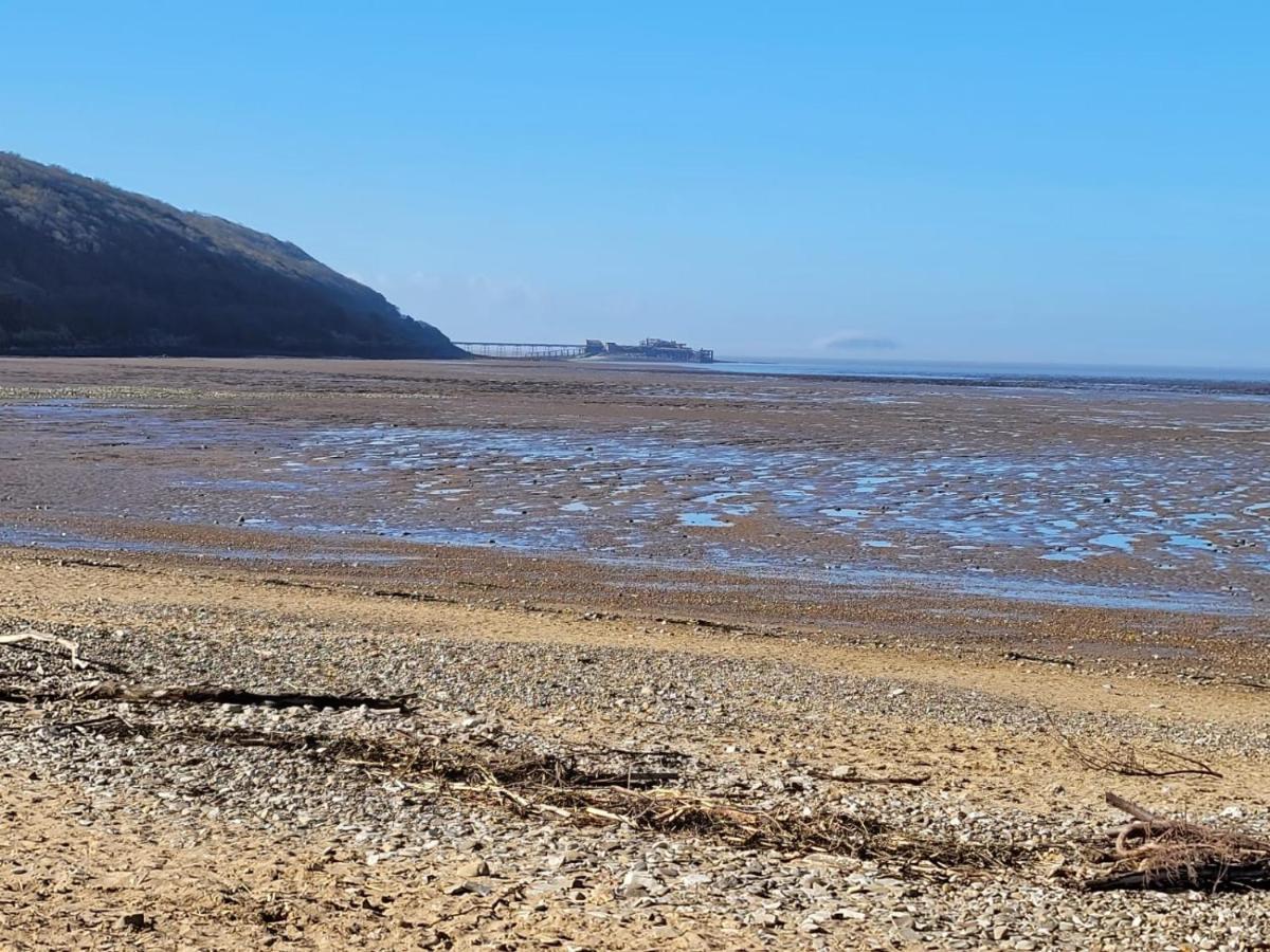 South Sands Отель